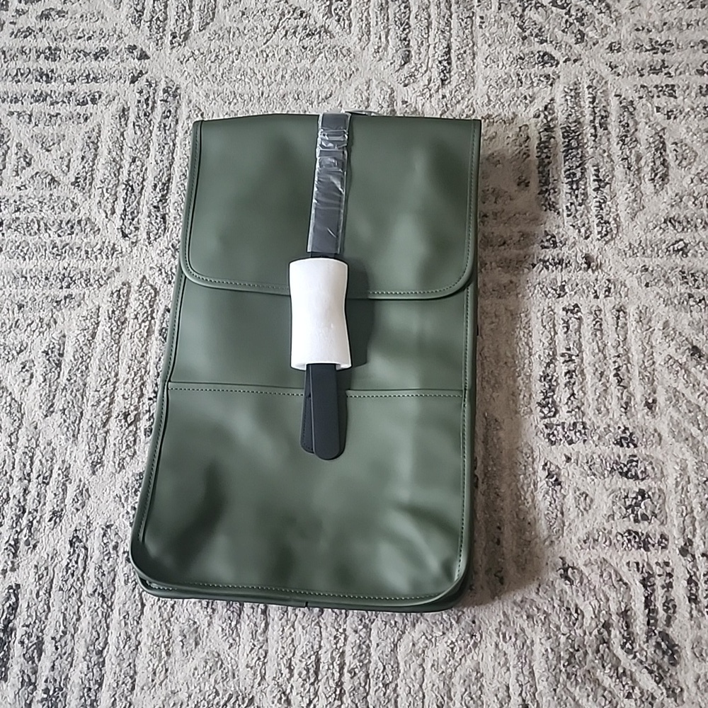 Rains Trail Mountaineer Backpack Waterproof Olive Green Minimalist Travel - Picture 2 of 4